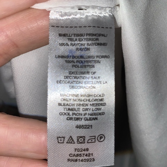 Beautiful Feminine Loft blouse. New without tags. - Picture 4 of 6